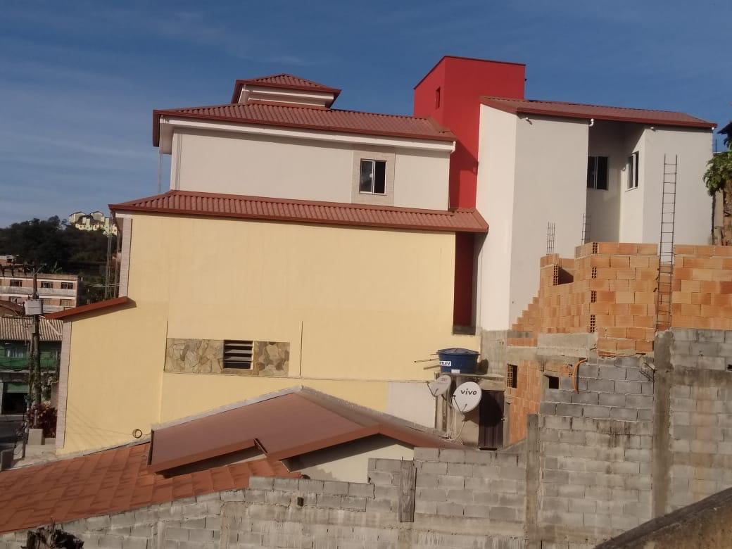 Obra em execução — cobertura e alvenaria